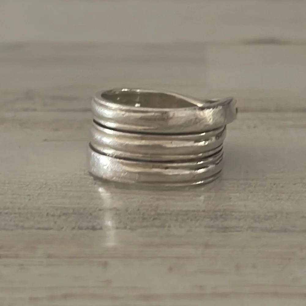 Michael Dawkins Sterling Silver Caviar Cross Over Ring